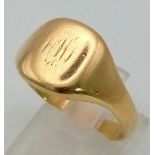 A Vintage 18K Yellow Gold Gents Signet Ring. Size X. 8.96g.