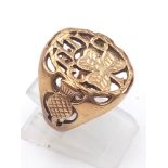 A 9K YELLOW GOLD CELTIC FC FOOTBALL CLUB BADGE RING. 6G. SIZE N