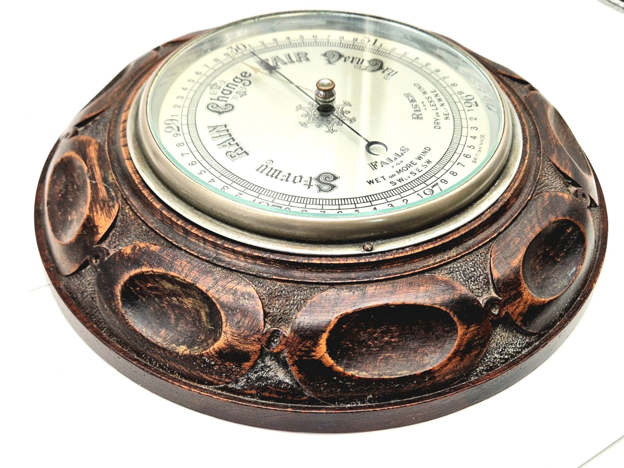 A Vintage Wall-Hanging Barometer in Working Order. 30cm diameter. - Image 2 of 5