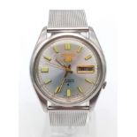 A Vintage Seiko 5 7009-8219 21 Jewel Automatic Gents Watch. Stainless steel strap and case - 37mm.