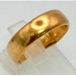 A Vintage 22K Yellow Gold band Ring. Size M/N. 7.68g