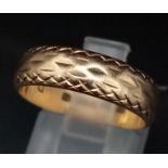 A Vintage 9K Yellow Gold Band ring with Geometric Engraving. Size N. 3.44g total weight.