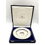 A TOTTENHAM HOTSPUR COMMEMORATIVE PLATE IN AQUASCTUM PRESENTATION BOX. 22cms DIAMETER.