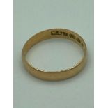 Vintage 18 carat GOLD RING with full UK hallmark. 1.95 grams. Size O 1/2.