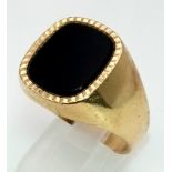 A Vintage 9K Yellow Gold Onyx Gents Signet Ring. Size Y. 10.48g total weight.