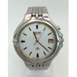 A gents SEIKO KINETIC watch. 37 mm case, white dial with gold tone hands and hour marks, date