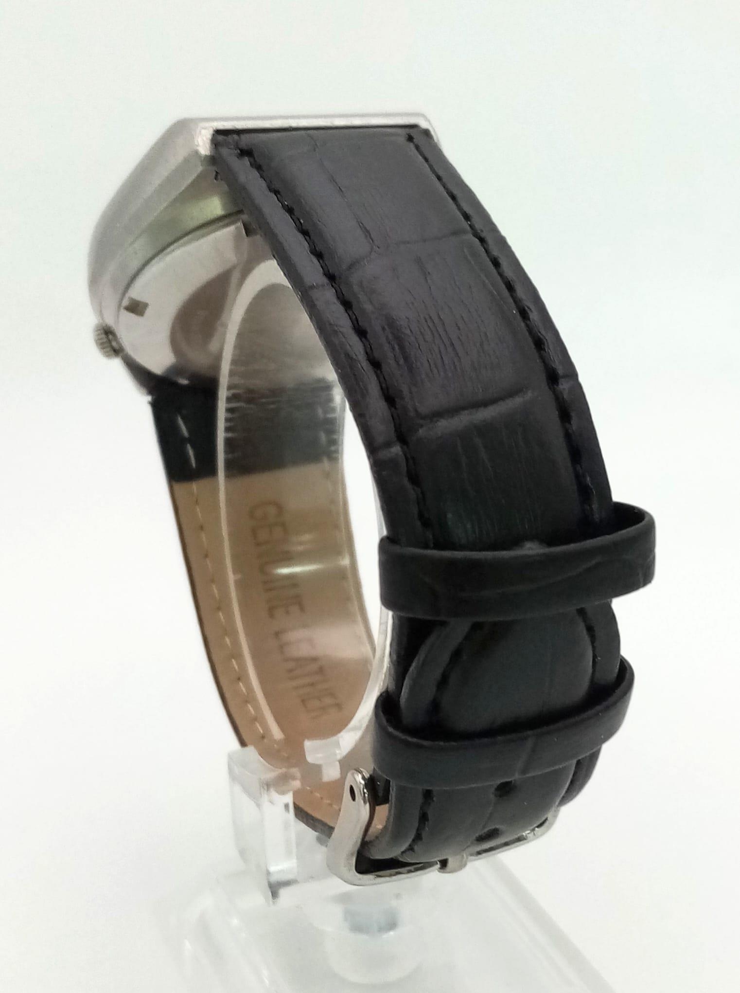 A Vintage Seiko 5 Automatic Gents Watch. Black leather strap. Stainless steel case - 36mm. Black - Image 4 of 5