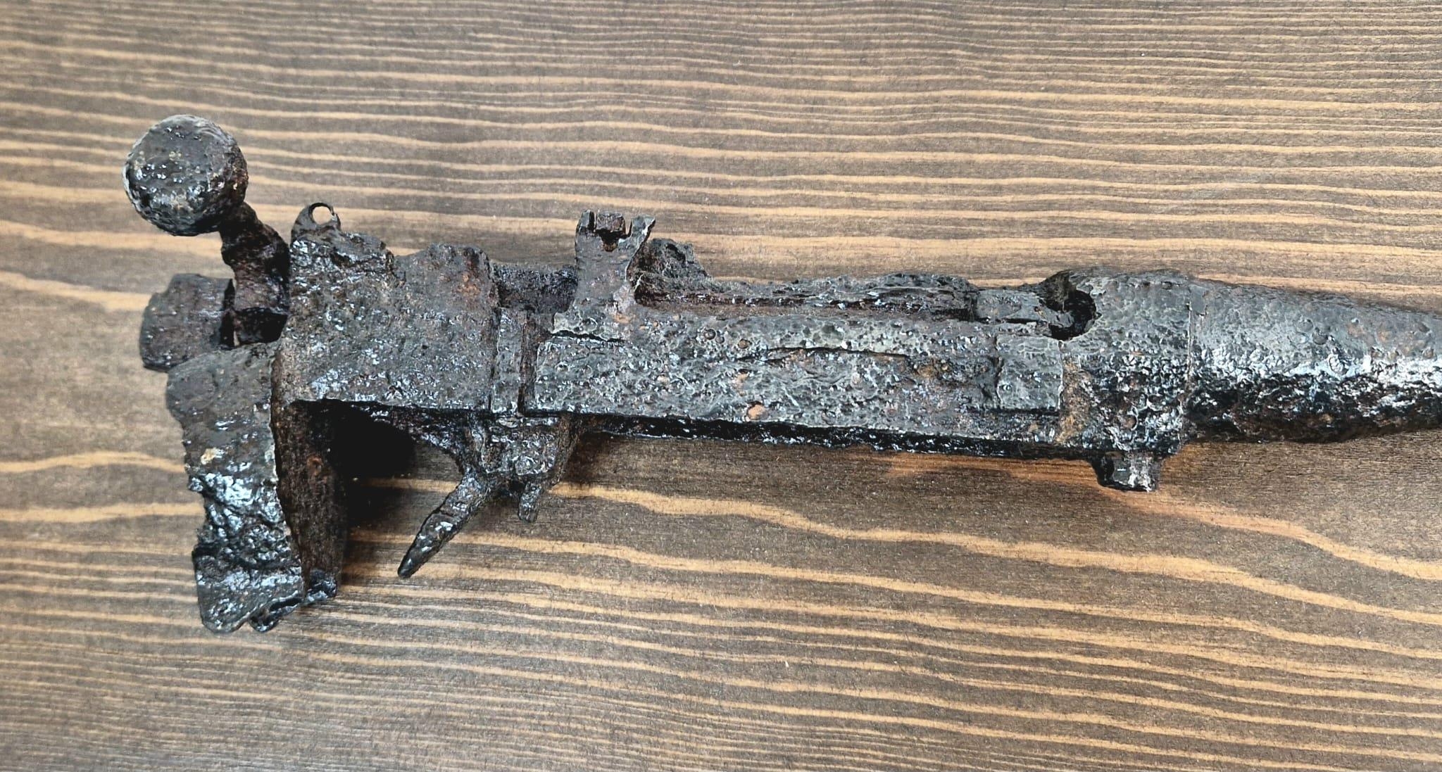 INERT WW2 British Mounted No.4 Lee-Enfield Rifle and Bayonet that was found near Douvres-La- - Image 3 of 6