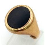 A Vintage 9K Yellow Gold Black Onyx Signet Gents Ring. Size S. 7.89g total weight.