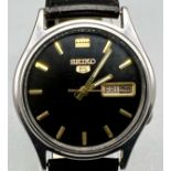 A Vintage Seiko 5 Automatic Gents Watch. Black leather strap. Stainless steel case - 36mm. Black