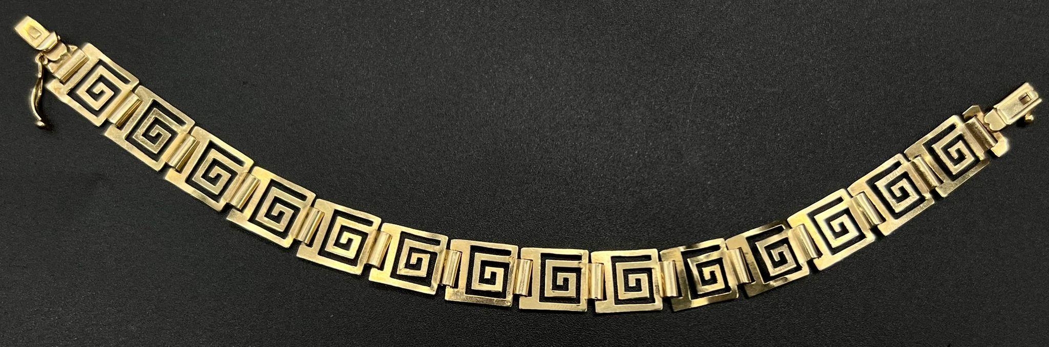 A 14K Yellow Gold Geometric Square-Link Bracelet. 19cm. 9.14g.