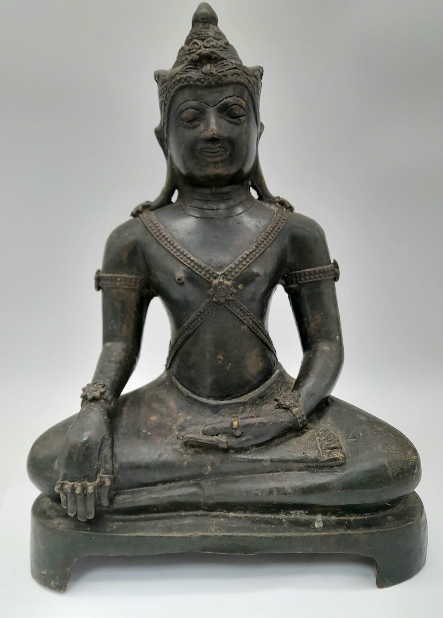 A Large 18th Century (possibly earlier) Bronze Buddha Statue. This Tibetan Chinese piece is