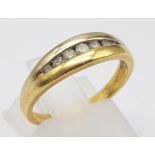 18K YELLOW GOLD DIMAOND SET BAND RING. 0.18CT. 3.3G TOTAL WEIGHT. SIZE M