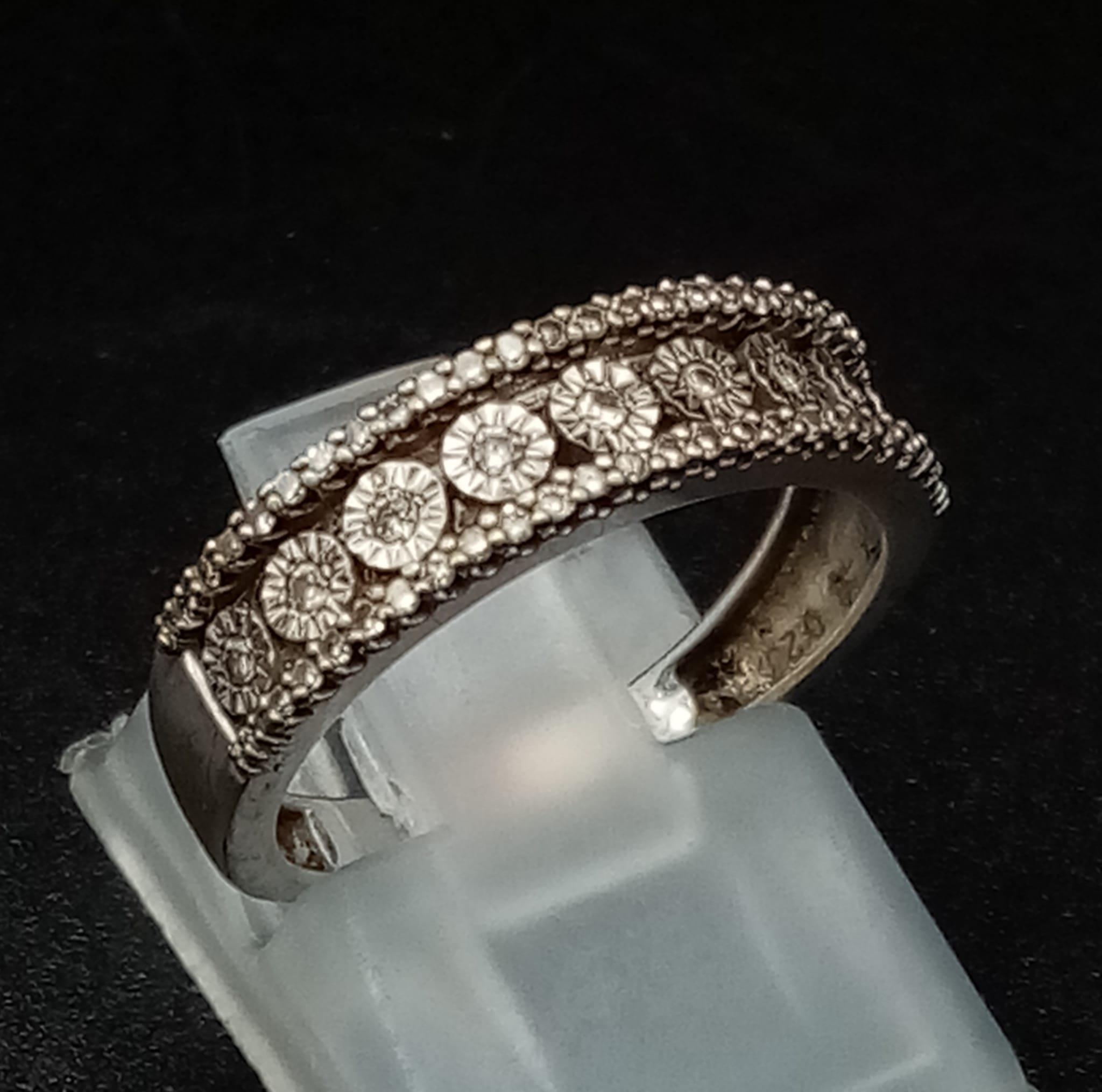 A 9K Yellow and White Gold Diamond Half-Eternity Ring. Size k. 2.56g total weight. Ref: 11912 - Image 2 of 6