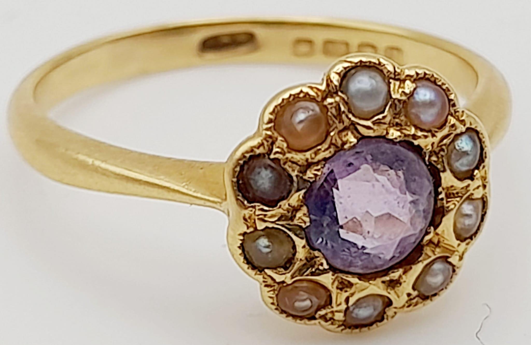 A Vintage 18K Yellow Gold Amethyst and Opal Ring. Central amethyst with a halo of small opals. - Image 3 of 7