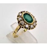 An 18 K yellow gold, stone set cluster ring. Size: Q, weight: 5.6 g.