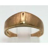 A Vintage 9K Yellow Gold Pointed Band Ring. Size M. 3.24g