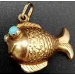 9K YELLOW GOLD BLOW FISH WITH TURQUISE EYES CHARM. TOTAL WEIGHT 2G