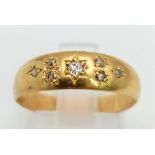 An 18 K yellow gold diamond (0.12 carats) ring. Size: N, weight: 2.7 g.