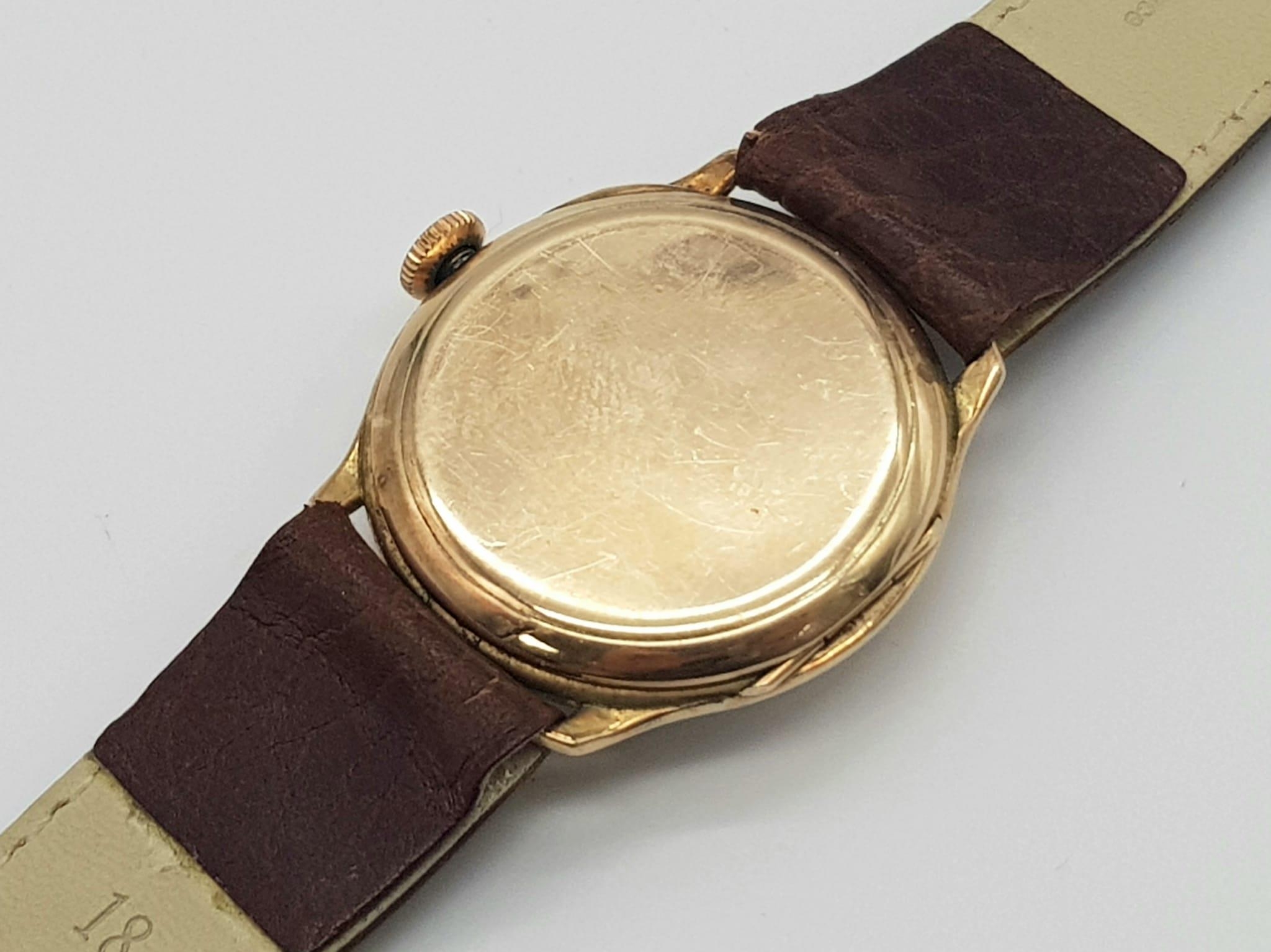 VINTAGE 9CT ROSE GOLD CASED MANUAL WIND WRISTWATCH ON BROWN LEATHER STRAP - Image 5 of 5