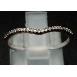 18K WHITE GOLD DIAMOND SET CURVED BAND RING. WEIGHS 1.3G. SIZE M