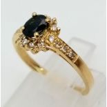 A 9 K yellow gold, diamond ((0.20 carats) and sapphire (0.50 carats) ring. Size: M, weight: 2.1 g.