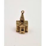 A 9 k church charm that opens to reveal the bride and groom. Weight: 2.9 g.