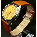 A Vintage Seiko 5 Automatic Gents Watch. Brown leather strap. Stainless steel case - 37mm. Gold tone