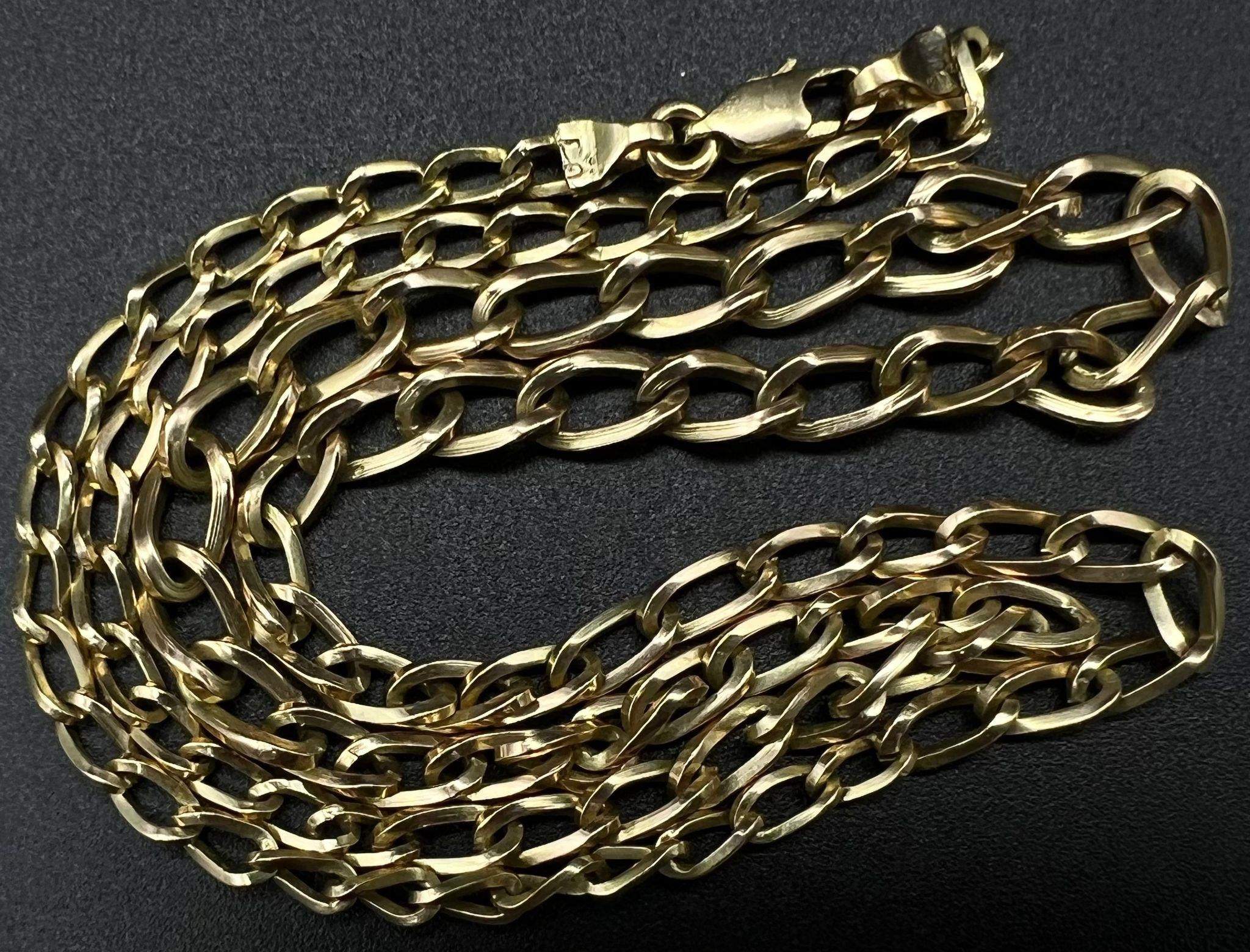 A 14k Yellow Gold Oval-Link Chain. 48cm length. 18.7g total weight.