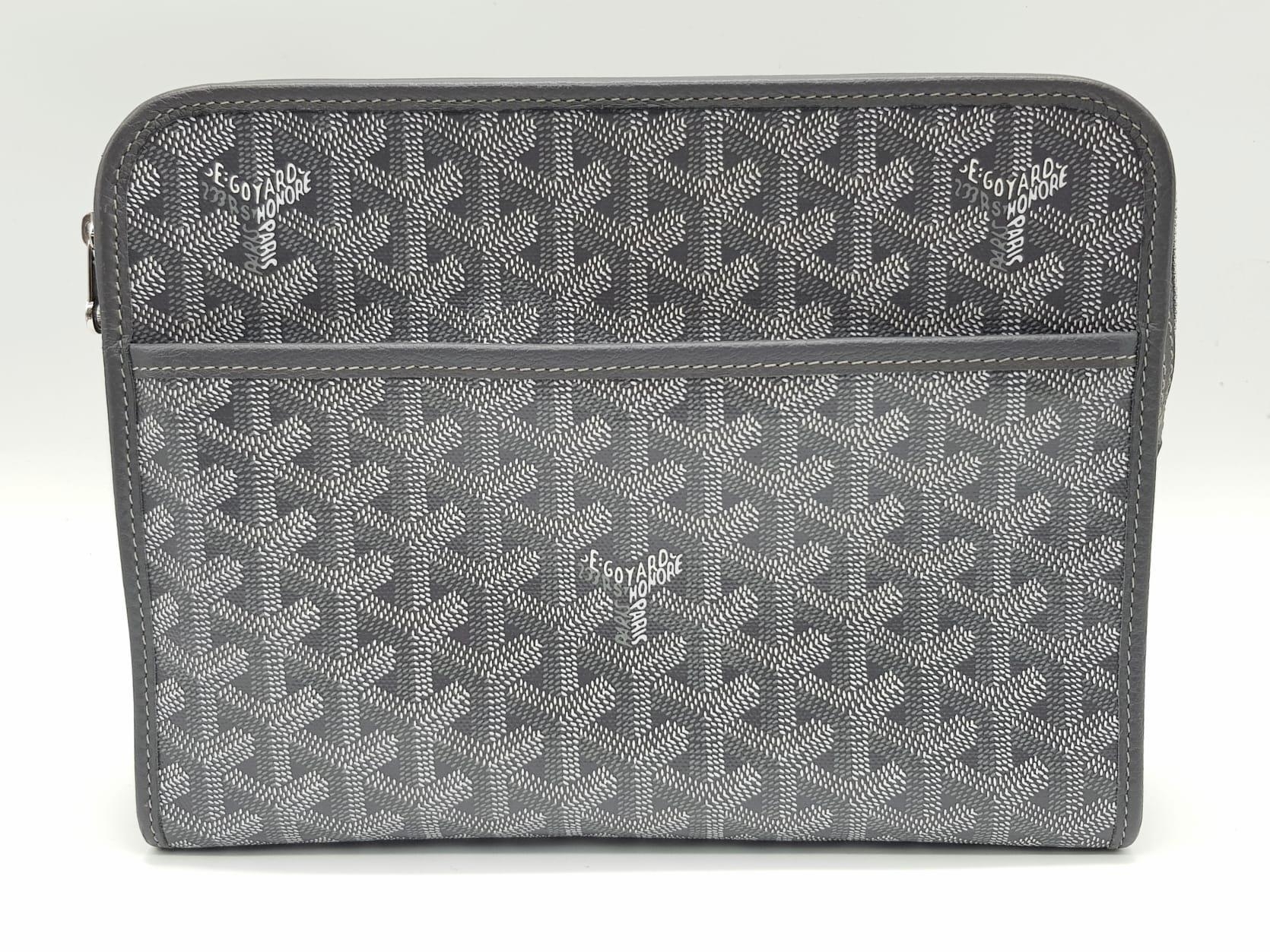 A Goyard Jouvence Grey Washbag. Grey and white geometric pattern on canvas. Water resistant inner