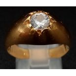 An art Deco, 18 K yellow gold ring with a single, brilliant cut, white sapphire. Ring size: S,