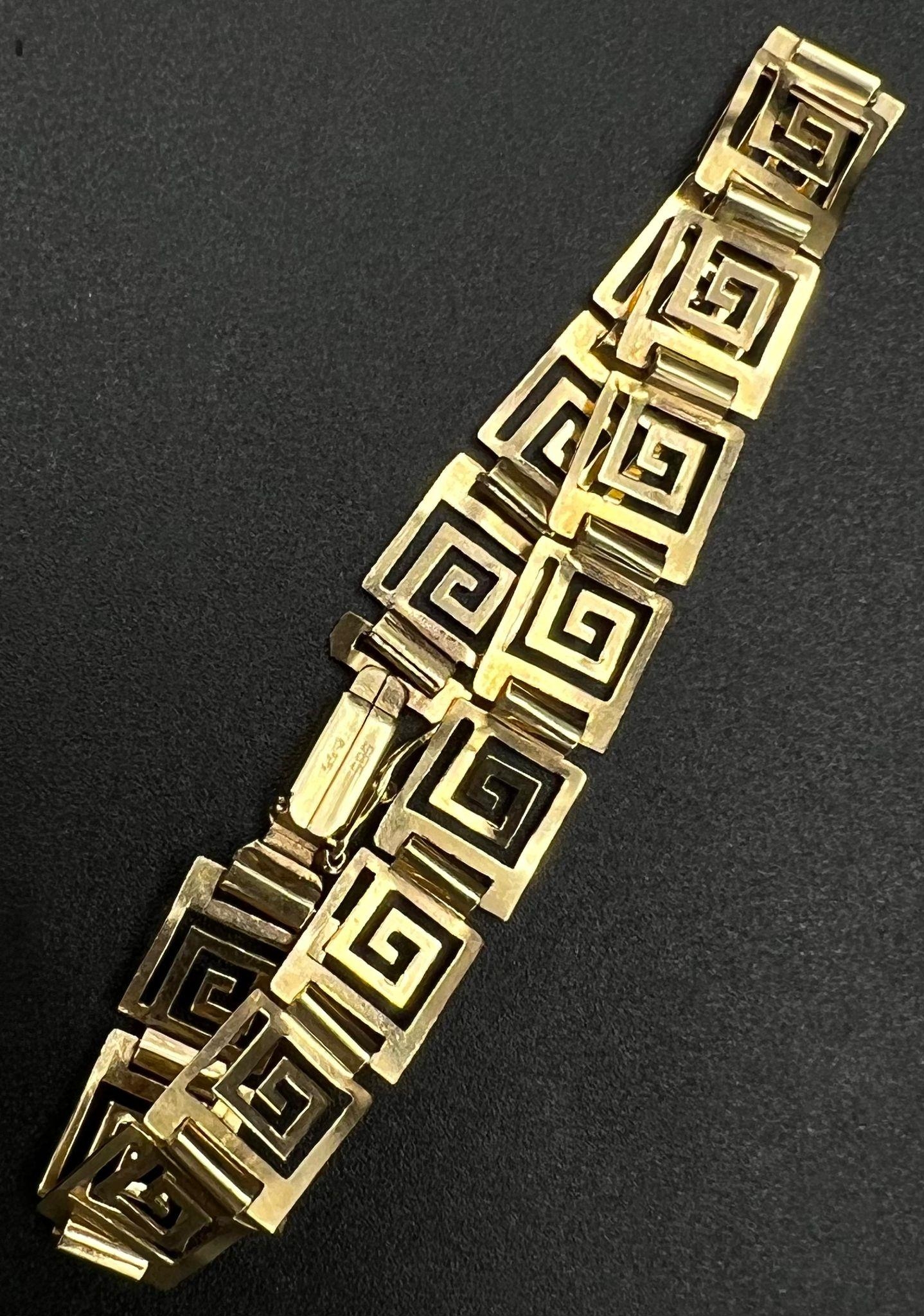A 14K Yellow Gold Geometric Square-Link Bracelet. 19cm. 9.14g. - Image 2 of 3