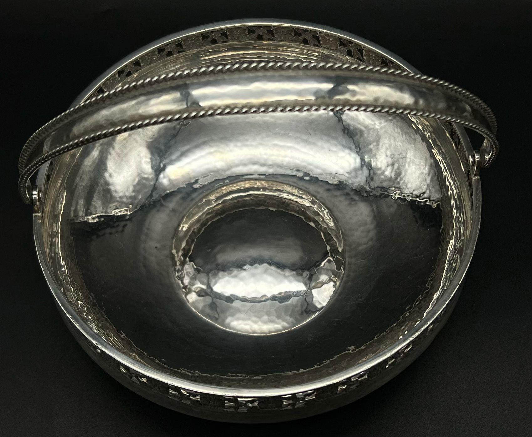 An Antique Albert Edward Jones 925 Silver Basket Bowl. Diameter handle with ornate and pierced upper - Image 5 of 6