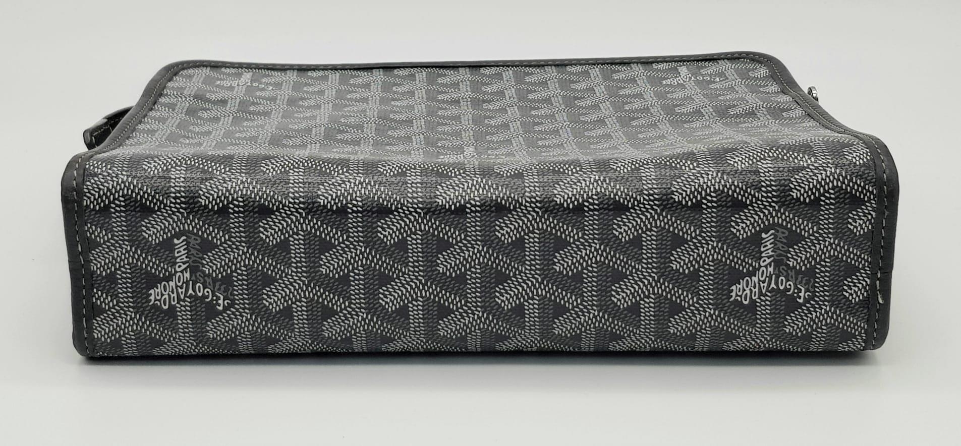 A Goyard Jouvence Grey Washbag. Grey and white geometric pattern on canvas. Water resistant inner - Image 6 of 8