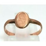 A 9 K yellow gold, vintage, oval, signet ring, weight: 0.8 g.