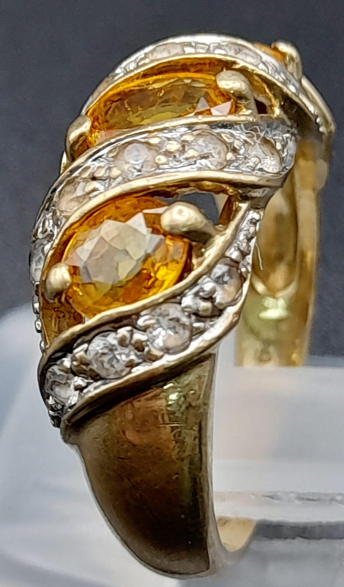 A Vintage 9K Yellow Gold Citrine and Diamond Ring. Three diagonal waves of bright citrine - Image 2 of 7