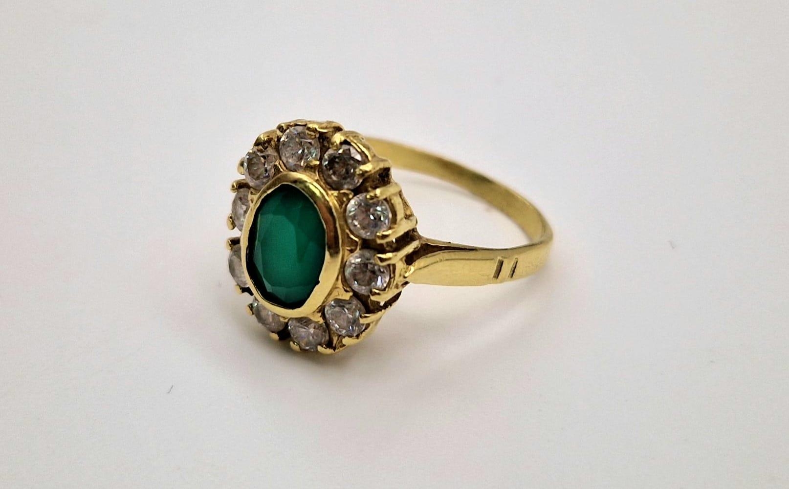 An 18 K yellow gold, stone set cluster ring. Size: Q, weight: 5.6 g. - Image 5 of 7