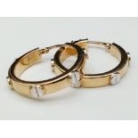 A 9 K yellow gold, designer style, pair of hoop earrings. Diameter: 25 mm, weight: 3.6 g.