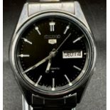 A Vintage Seiko 5 Automatic Gents Watch. Stainless steel strap and case - 37mm. Black dial with