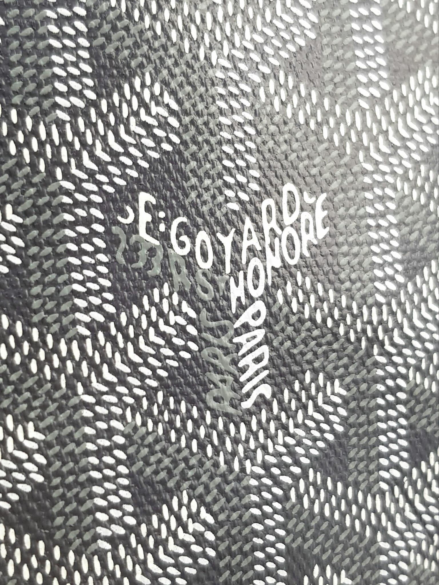 A Goyard Jouvence Grey Washbag. Grey and white geometric pattern on canvas. Water resistant inner - Image 8 of 8