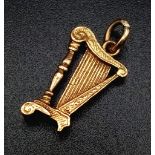 A 9 K yellow gold harp charm, weight: 1.5 g.