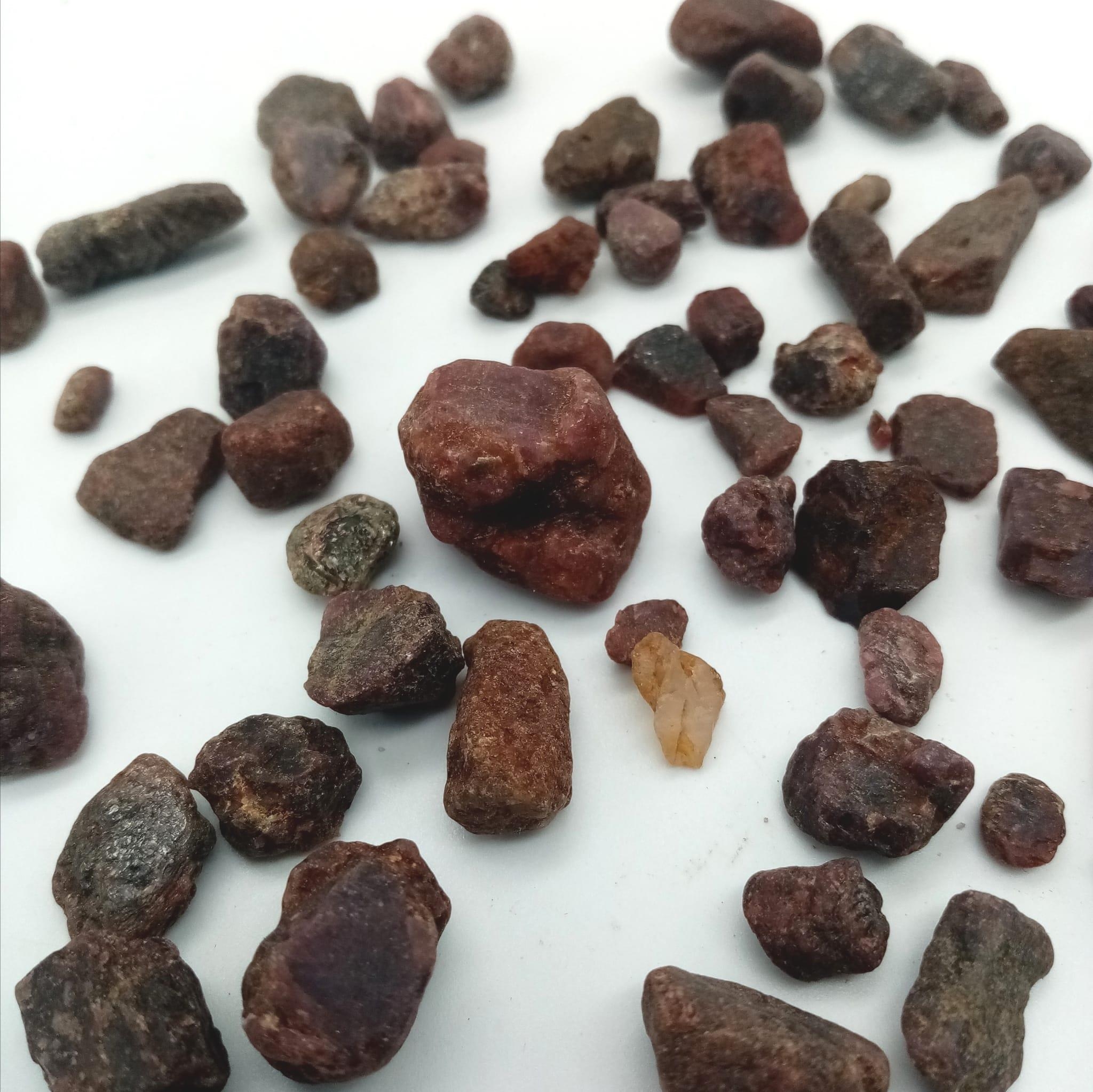 73 Pieces Uncut Ruby Corundum. 86 Grams. - Image 2 of 3