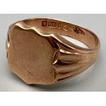 9K ROSE GOLD SHIELD SHAPED SIGNET RING HALLMARKED CHESTER 1922. WEIGHS 7.8G. SIZE T