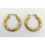 9k yellow gold patterned hoop earrings. Weighs 2.4g. 2cm diameter