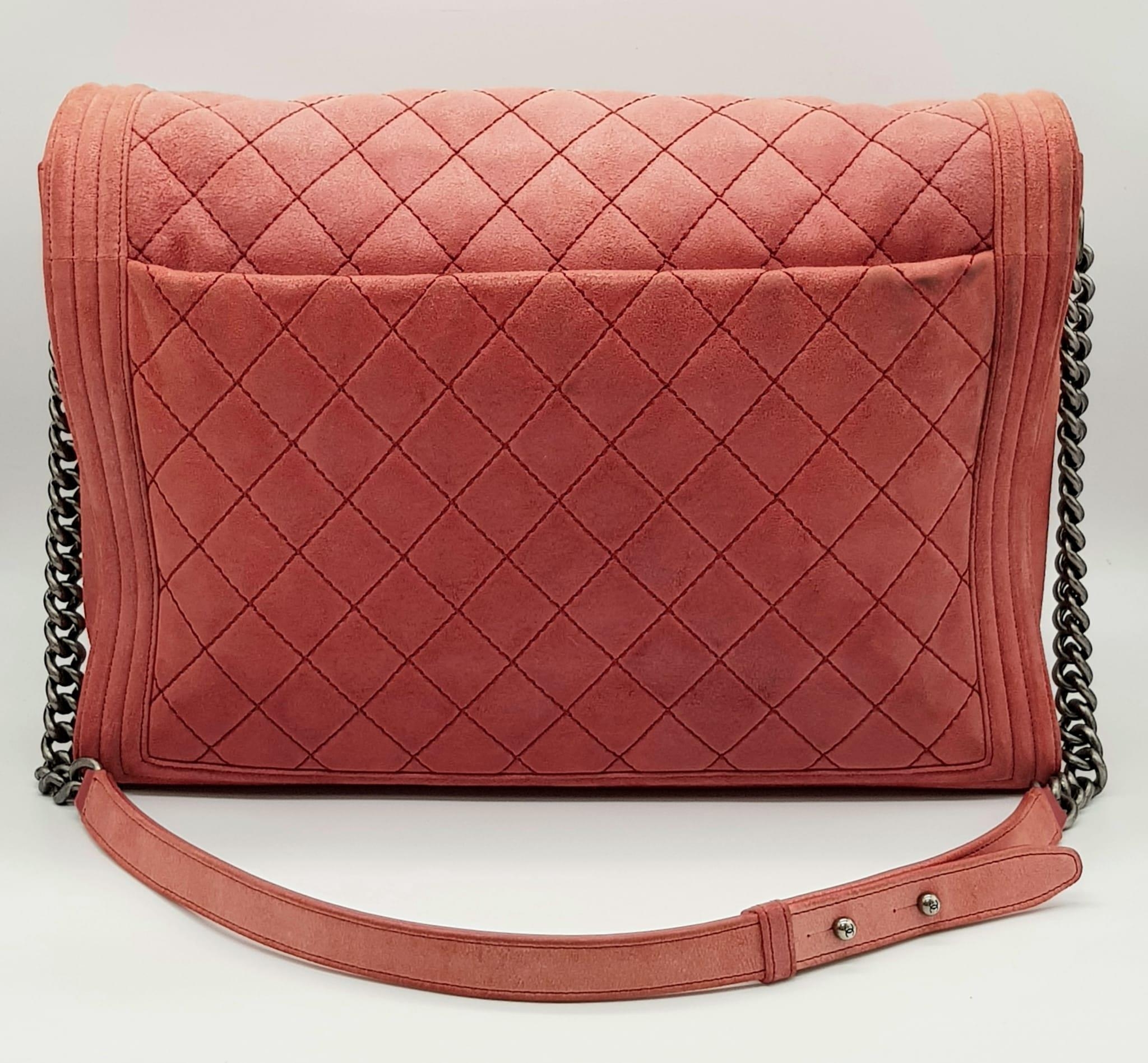 A Chanel Maxi Boy Shoulder Bag. Pink quilted suede flap on leather. Heavy brushed steel finish on - Image 2 of 9