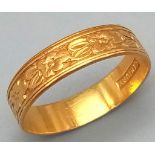 A Vintage 22k Yellow Gold Band Ring. Geometric engraved decoration. Size K 1/2. 2.28g