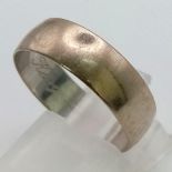 A 9K Gold Band Ring. Full UK hallmark. Size R. 2.57g