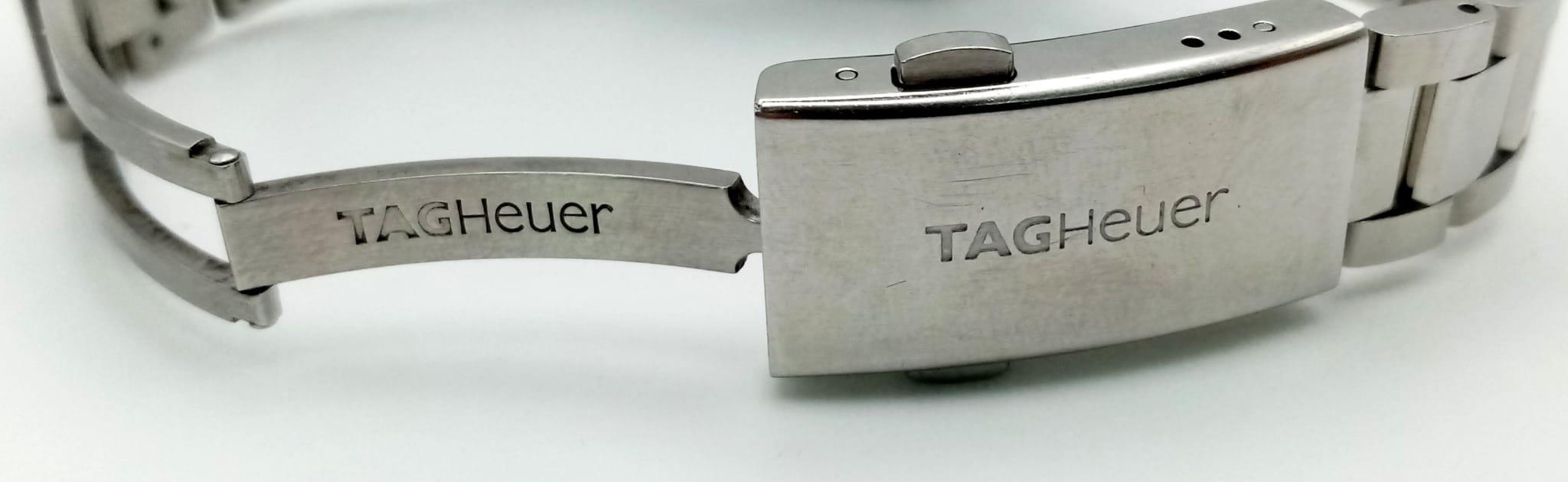 A Tag Heuer Automatic Aquaracer Ladies Watch. Stainless steel strap and case - 32mm. White dial with - Image 6 of 9