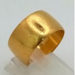 A Vintage 22K Gold Band Ring. Size O. 9.24g.