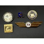 5x yellow metal and enamel sporting collectable badges